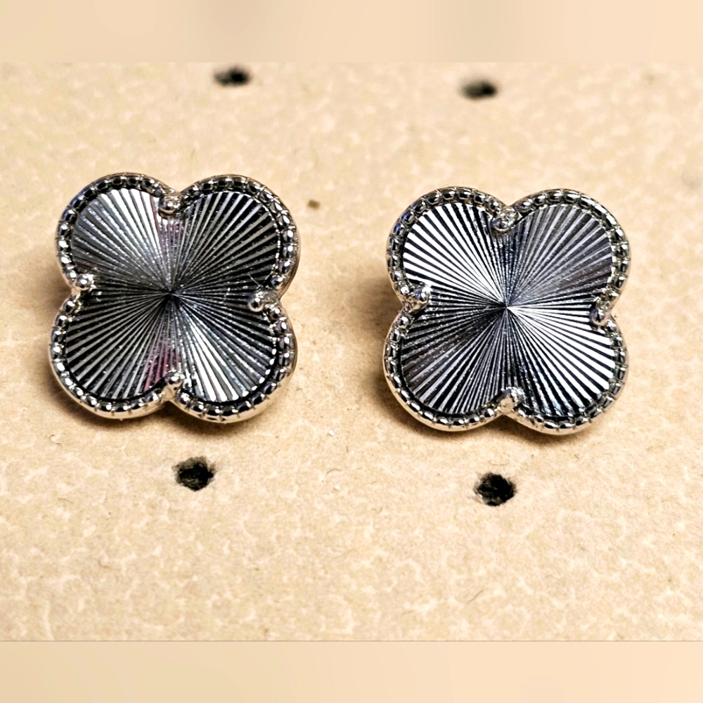 Clover Earrings